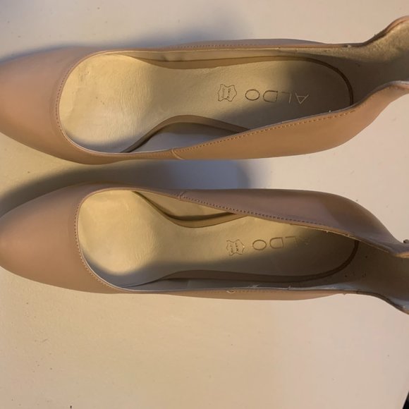 Heel - Picture 2 of 2